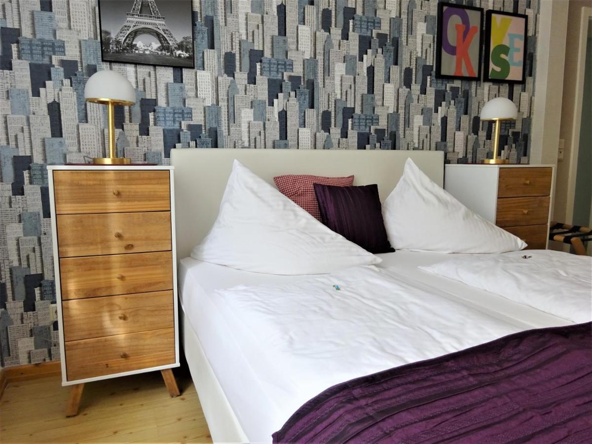 שטראלסונד Hotel Pension Zur Faehrbruecke מראה חיצוני תמונה