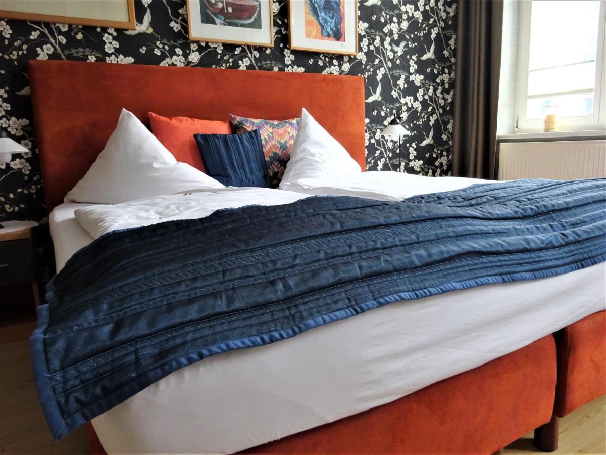 שטראלסונד Hotel Pension Zur Faehrbruecke מראה חיצוני תמונה