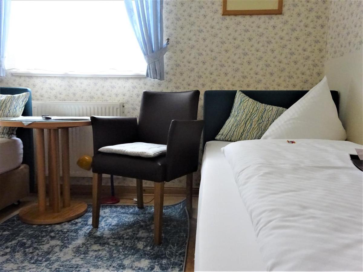 שטראלסונד Hotel Pension Zur Faehrbruecke מראה חיצוני תמונה