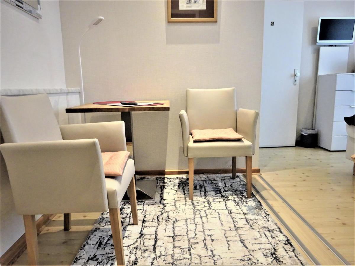 שטראלסונד Hotel Pension Zur Faehrbruecke מראה חיצוני תמונה