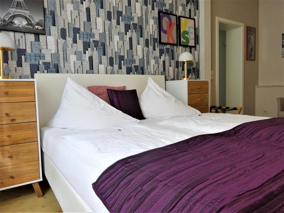 שטראלסונד Hotel Pension Zur Faehrbruecke מראה חיצוני תמונה