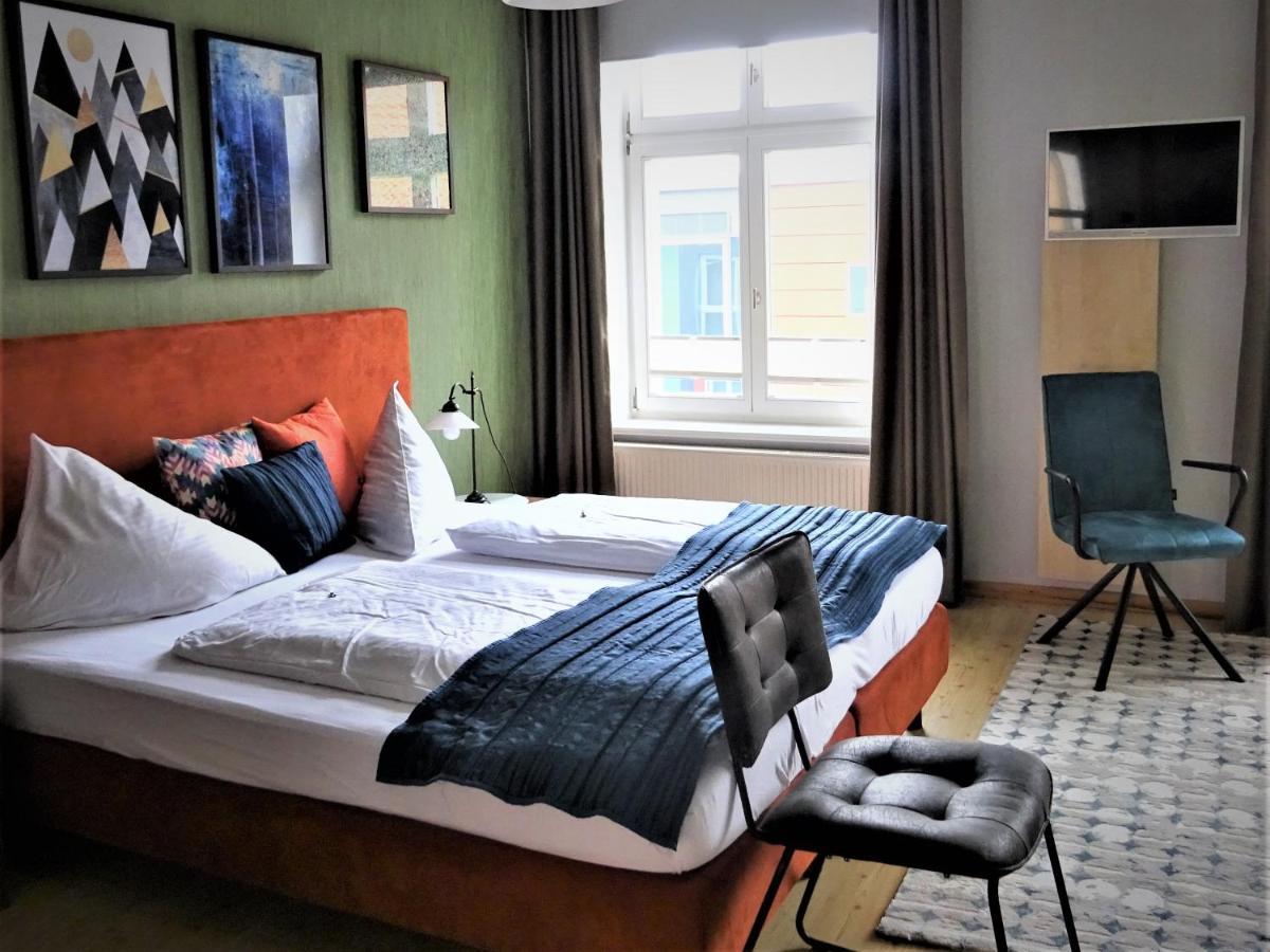 שטראלסונד Hotel Pension Zur Faehrbruecke מראה חיצוני תמונה