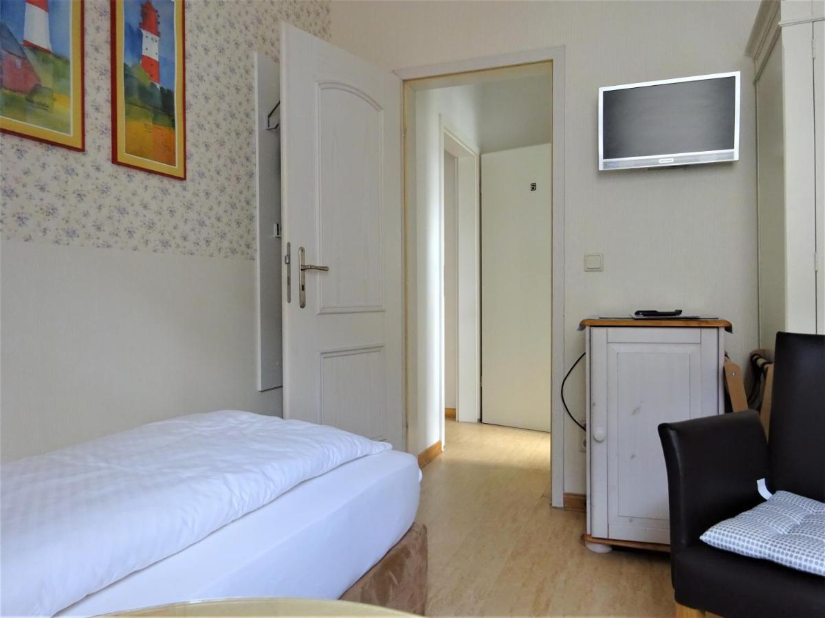 שטראלסונד Hotel Pension Zur Faehrbruecke מראה חיצוני תמונה