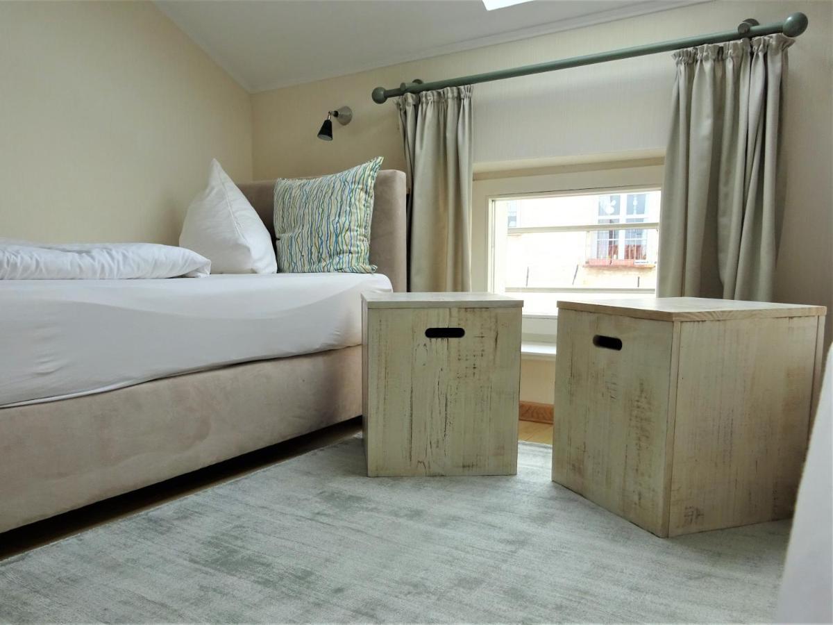 שטראלסונד Hotel Pension Zur Faehrbruecke מראה חיצוני תמונה