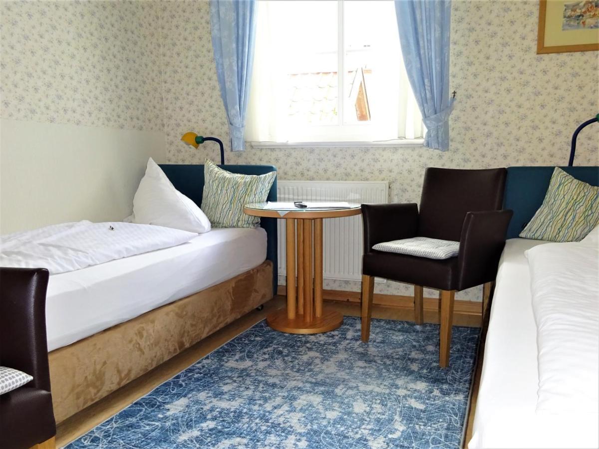 שטראלסונד Hotel Pension Zur Faehrbruecke מראה חיצוני תמונה