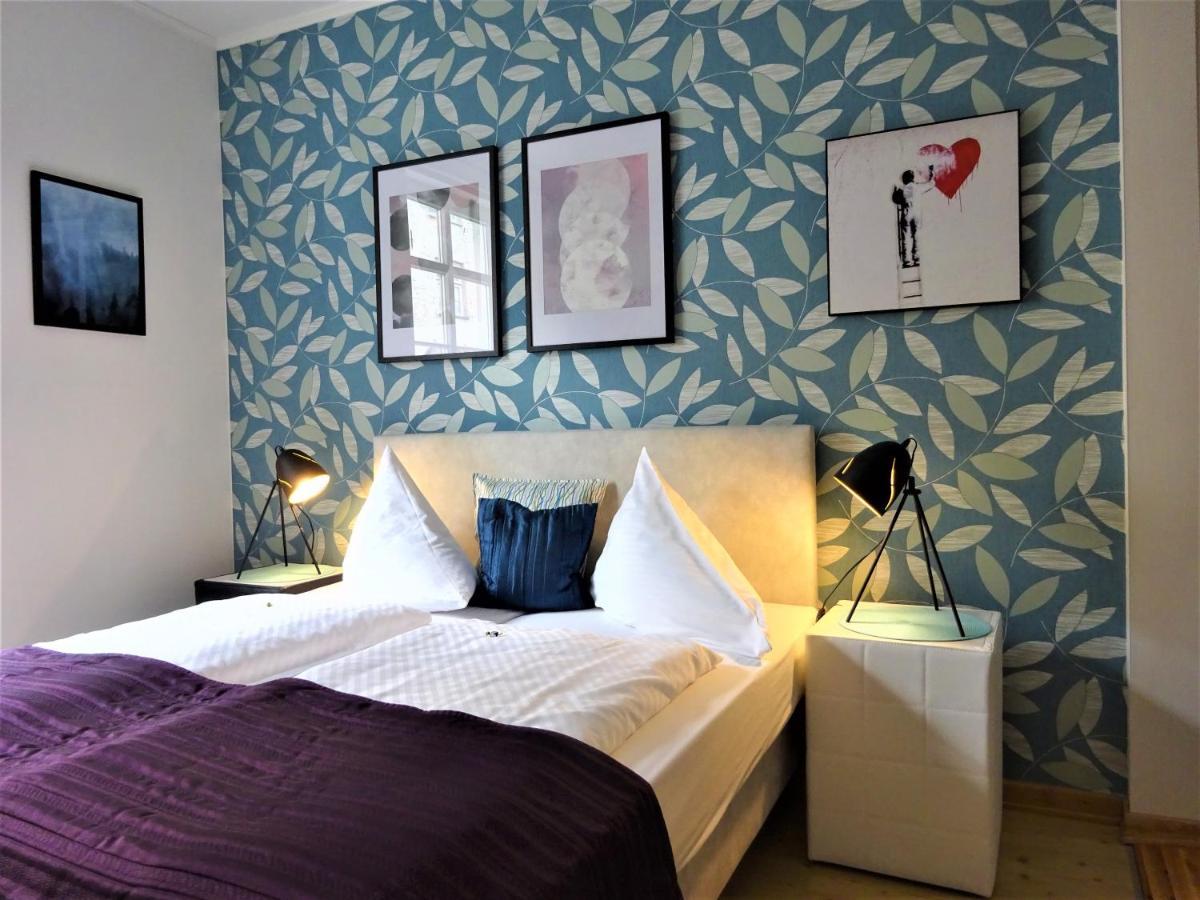 שטראלסונד Hotel Pension Zur Faehrbruecke מראה חיצוני תמונה