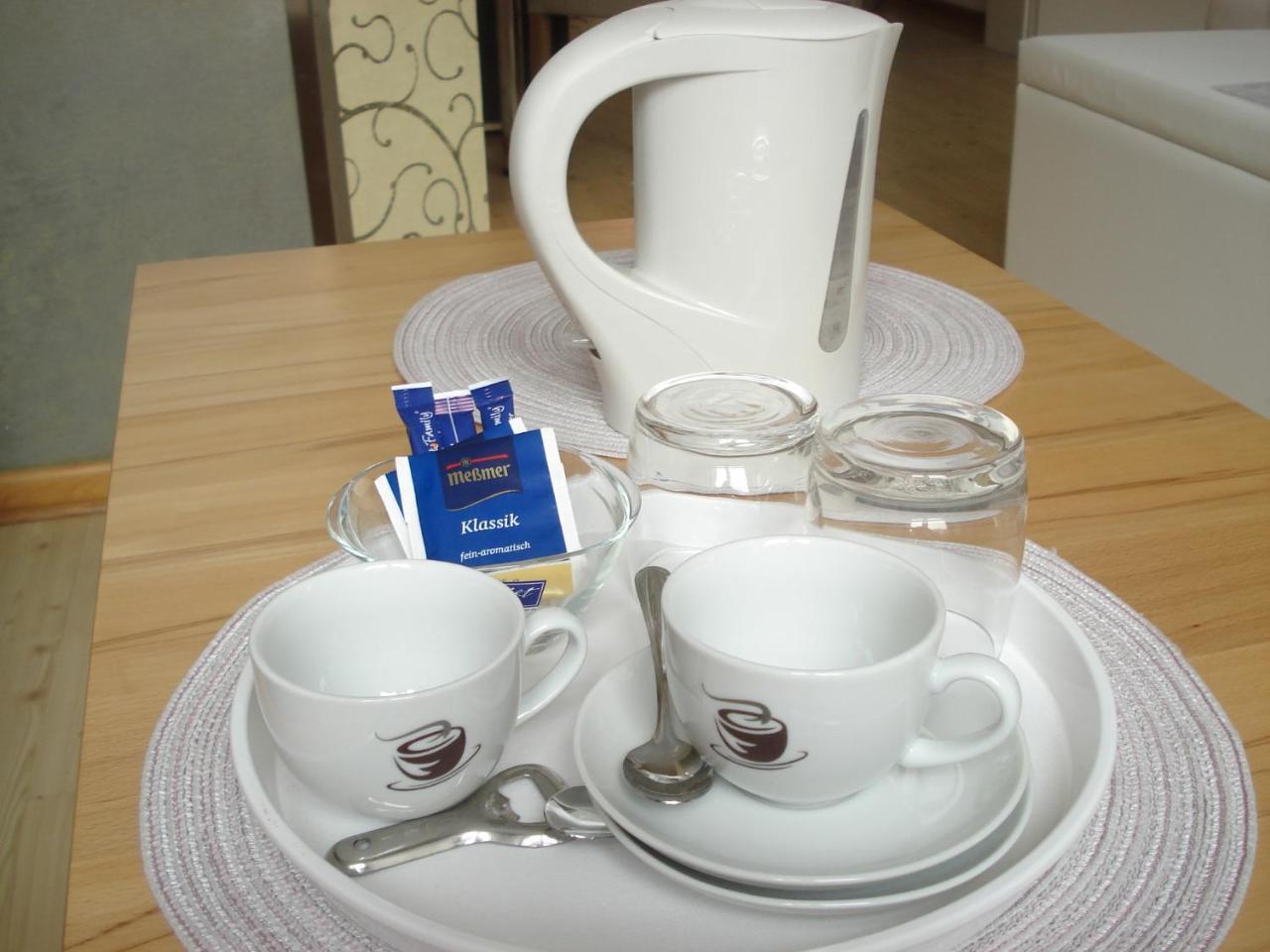 שטראלסונד Hotel Pension Zur Faehrbruecke מראה חיצוני תמונה
